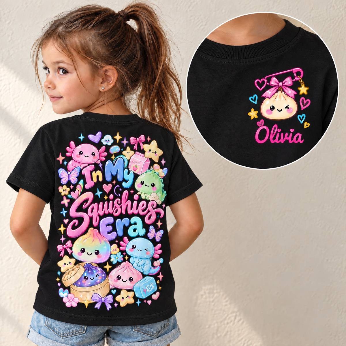Maglietta per bambini - In My Squishies Era con nome - con giocattolo da schiacciare - Personalizzata #98212 [PC-GALLERY:cmv14dp4l0001p7f2ltaid247:dad65c3e-8ddf-4278-8b12-696162aa535b:0c3790c84242e22d5e208a9f30cc3c07025207bf4c9e9b0c7fcddce6fa45b760]